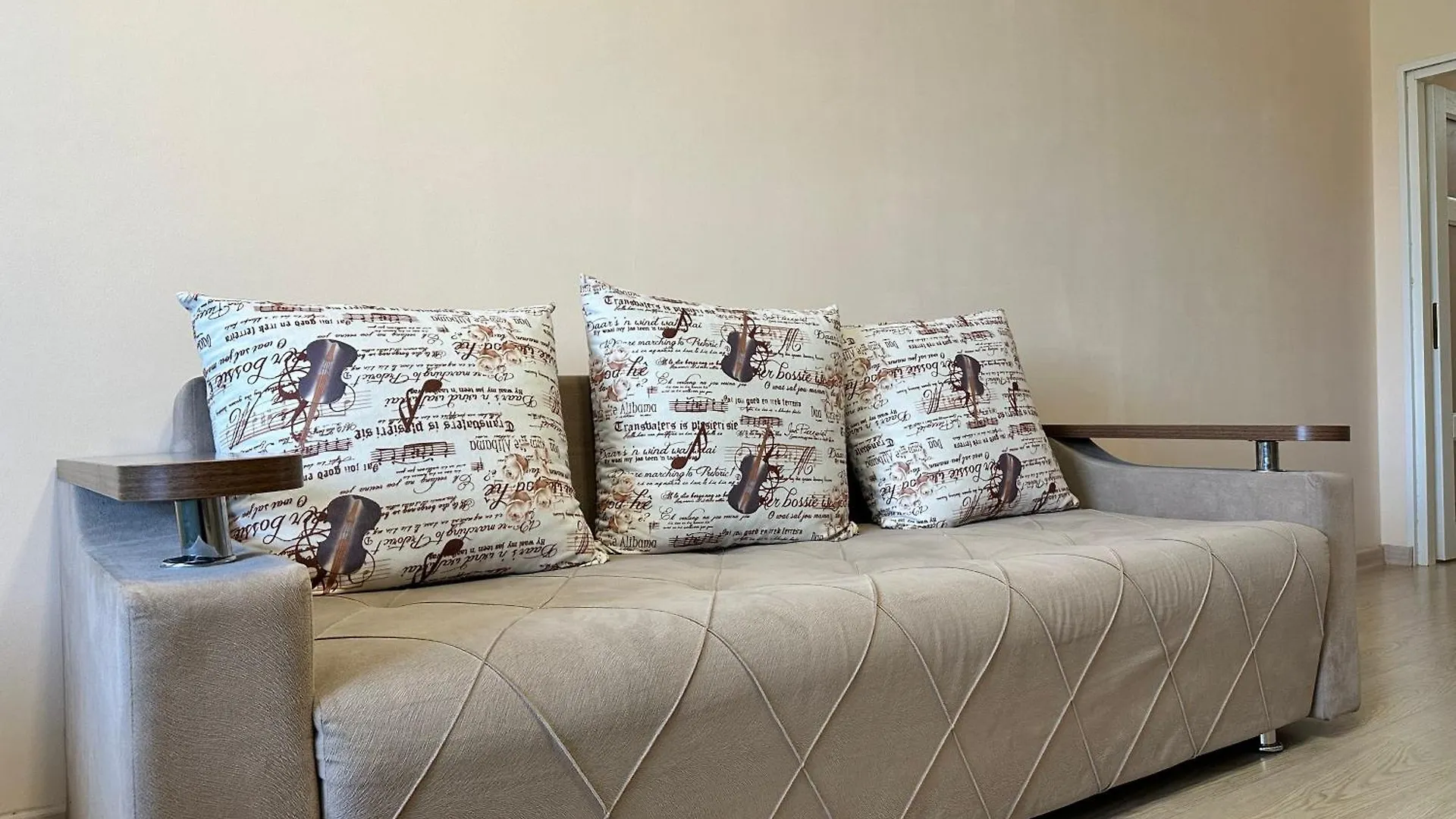 Deluxe Apartments In The Center Of Almaty 0*,